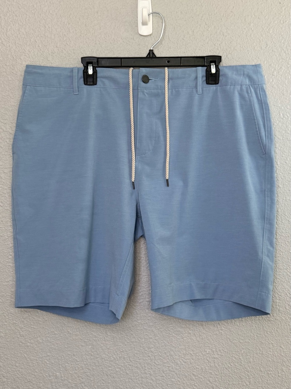 Faherty | All Day Shorts | Powder Blue | Waist 38” Inseam 9”
